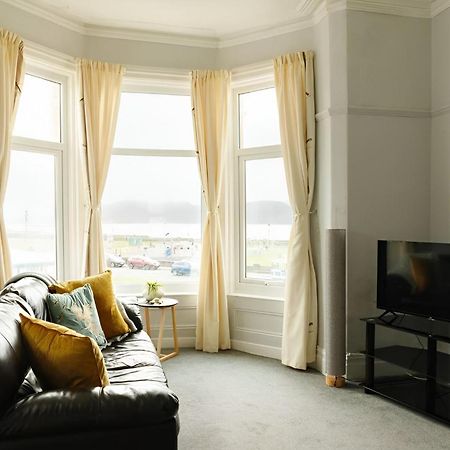 Seaside Solace 2Br With Scenic Coastline Views Llandudno Zewnętrze zdjęcie