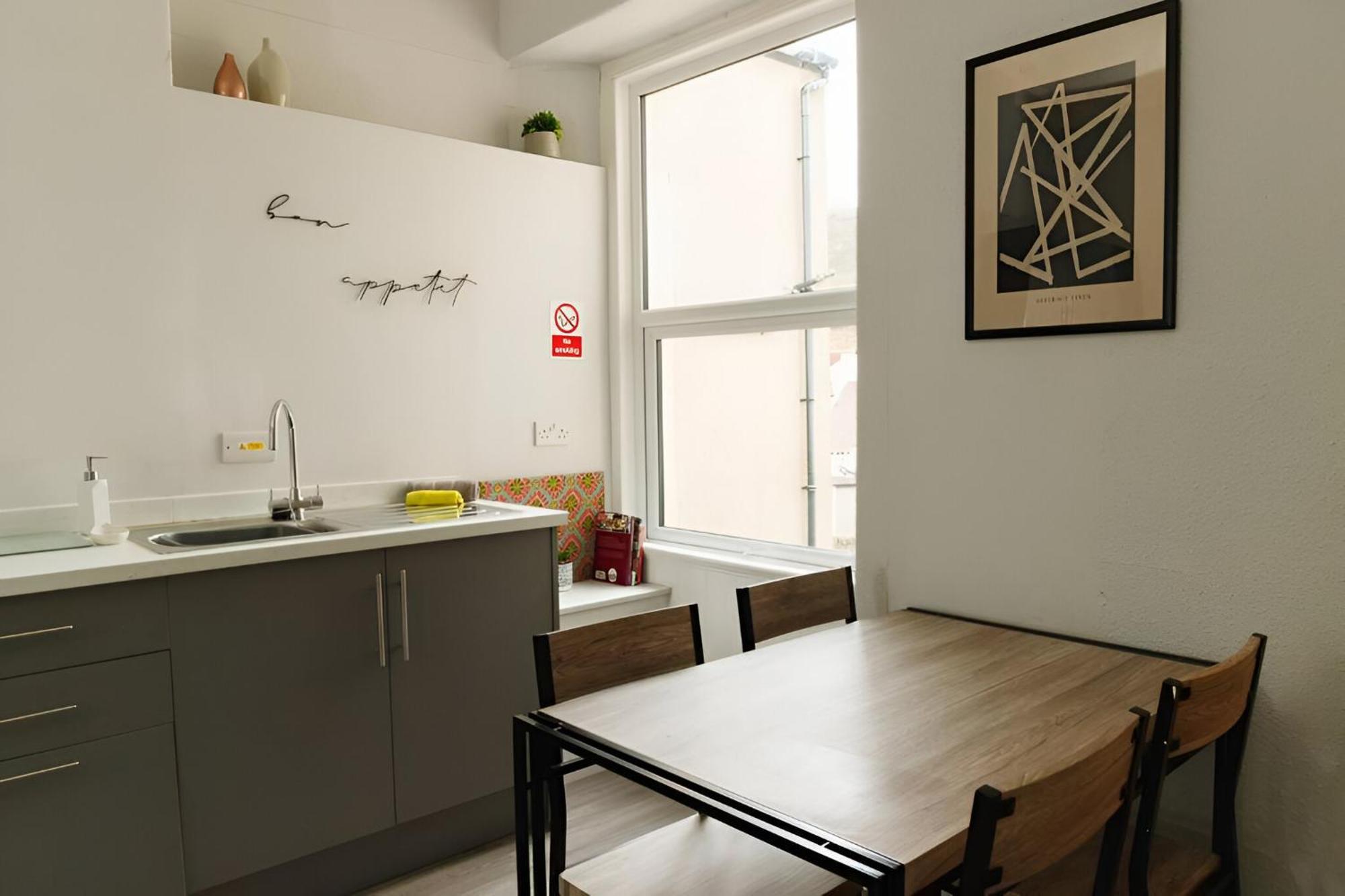 Seaside Solace 2Br With Scenic Coastline Views Llandudno Zewnętrze zdjęcie