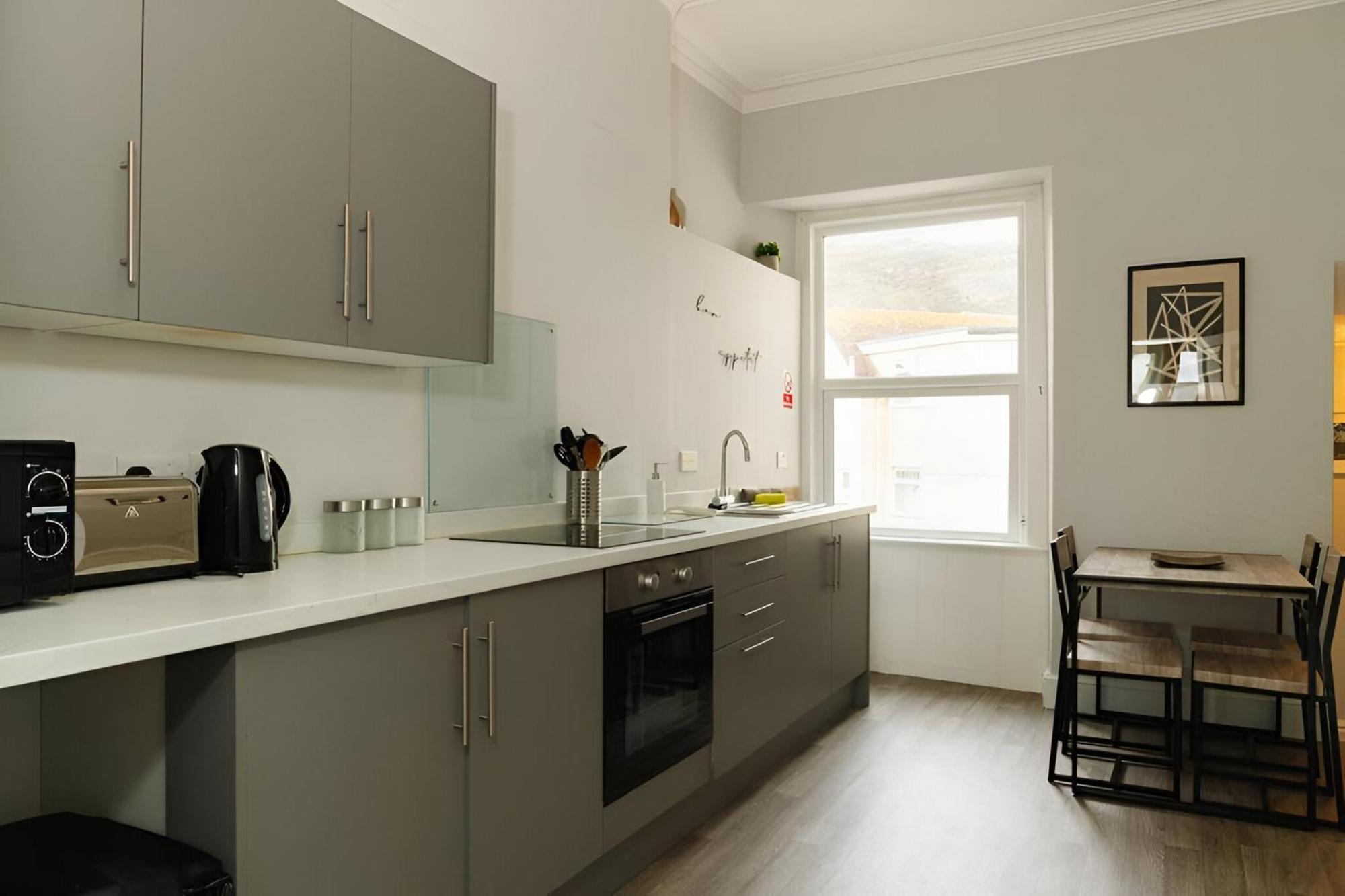 Seaside Solace 2Br With Scenic Coastline Views Llandudno Zewnętrze zdjęcie