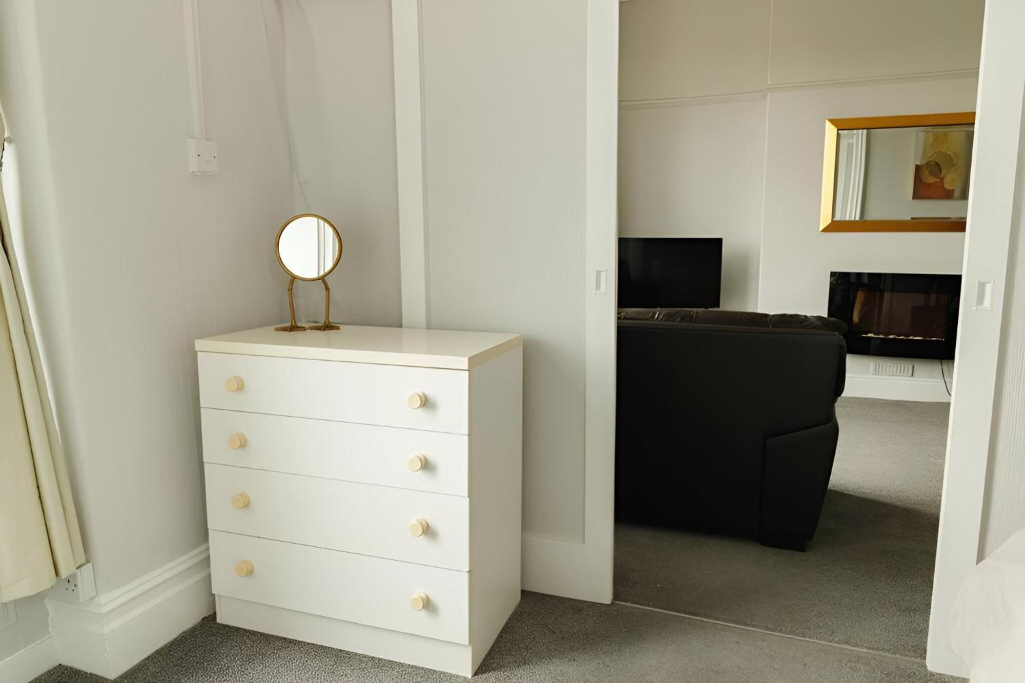Seaside Solace 2Br With Scenic Coastline Views Llandudno Zewnętrze zdjęcie