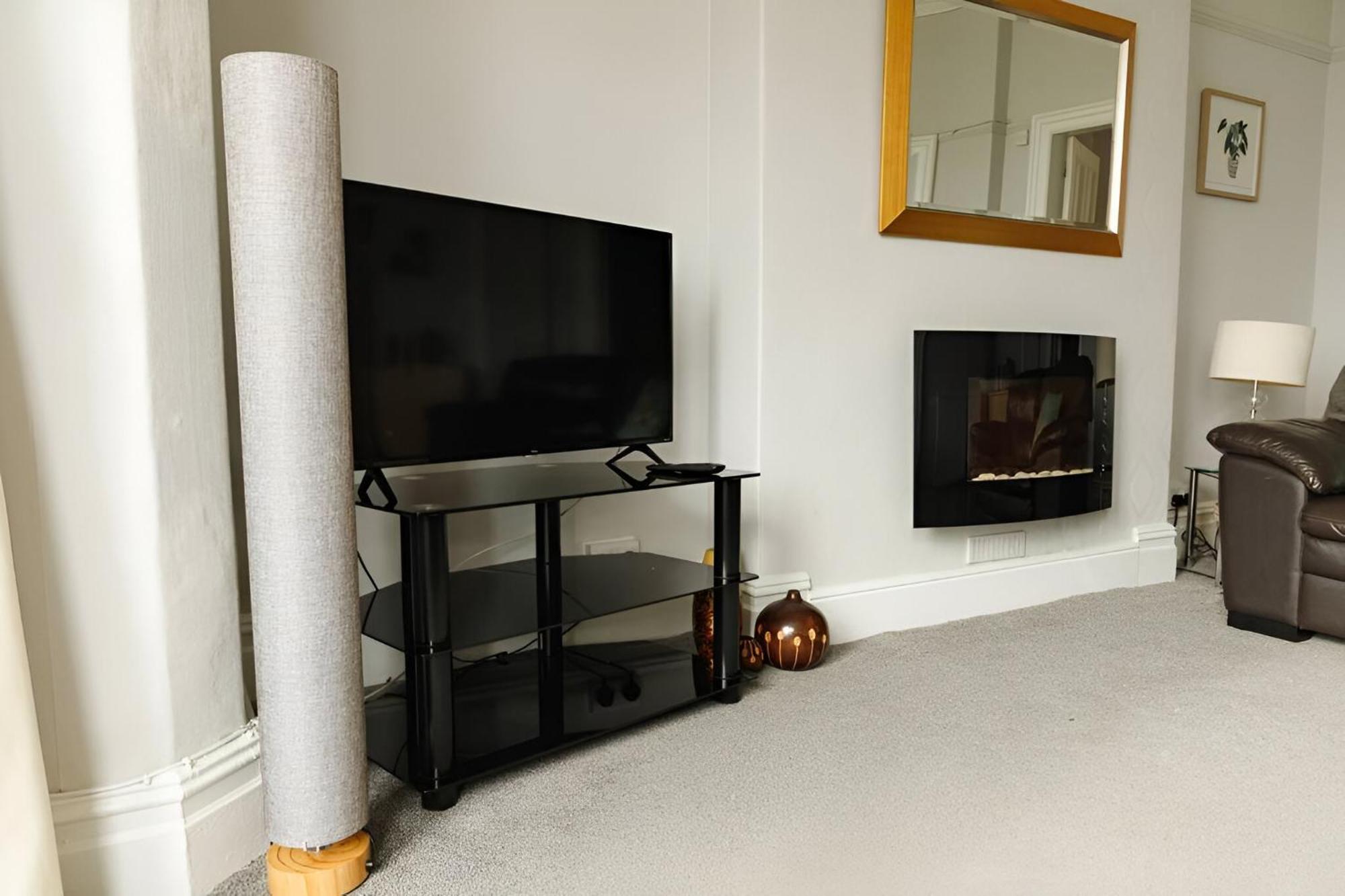 Seaside Solace 2Br With Scenic Coastline Views Llandudno Zewnętrze zdjęcie