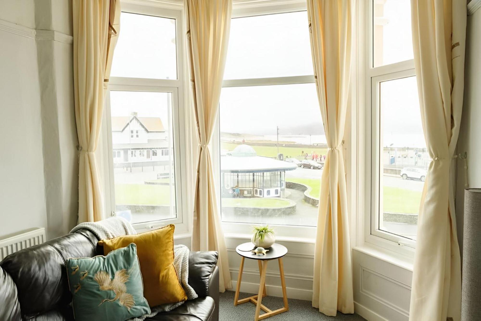 Seaside Solace 2Br With Scenic Coastline Views Llandudno Zewnętrze zdjęcie