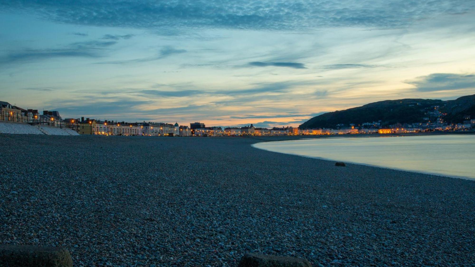 Seaside Solace 2Br With Scenic Coastline Views Llandudno Zewnętrze zdjęcie
